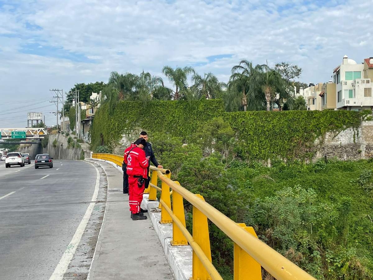 Encuentran un cadáver en una barranca