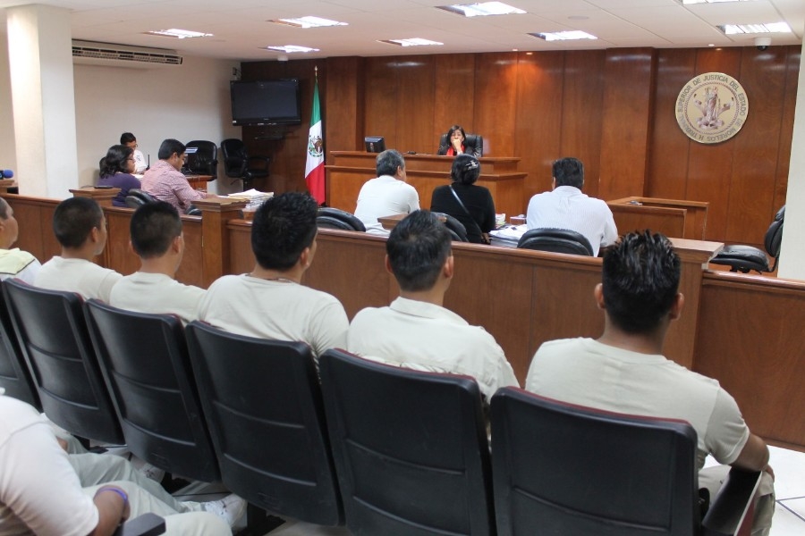 Policías acusados de atacar al ex fiscal buscan declararse culpables
