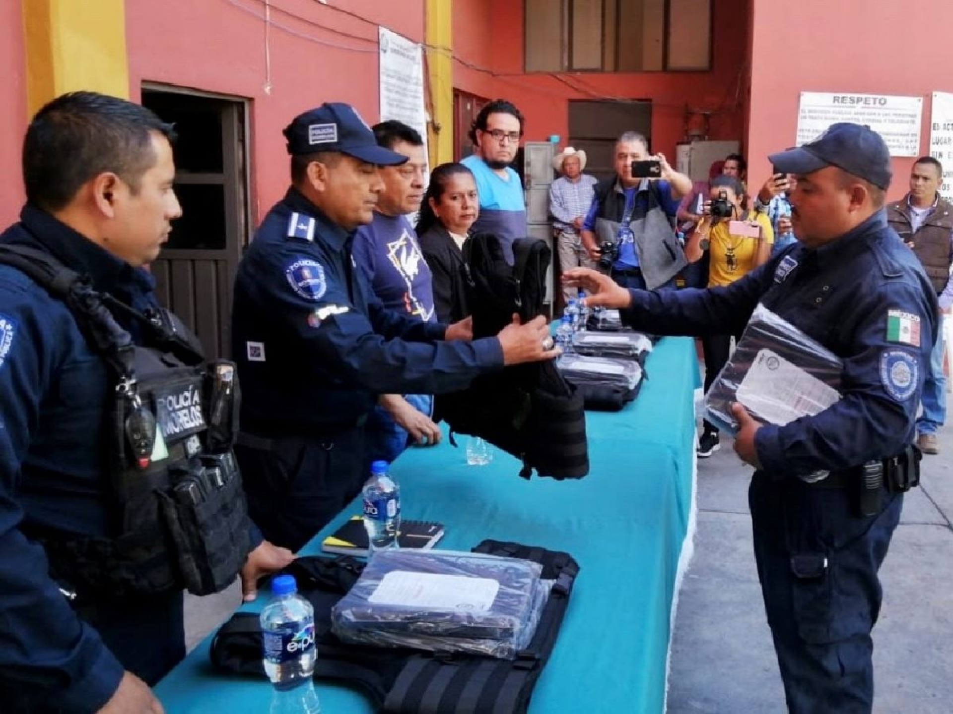 Dignifican el trabajo policial de nueve municipios