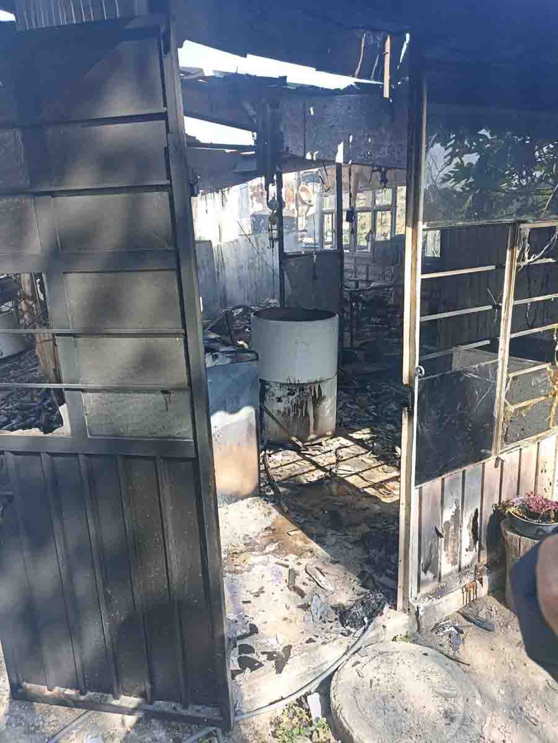 Arrasa incendio con vivienda en la Nueva Santa María