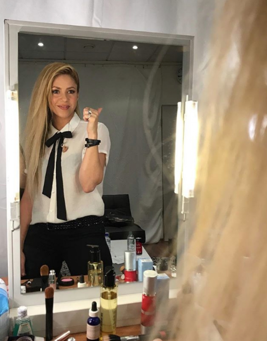 Shakira regresa a uno de sus icónicos looks del pasado, ¿te gusta?