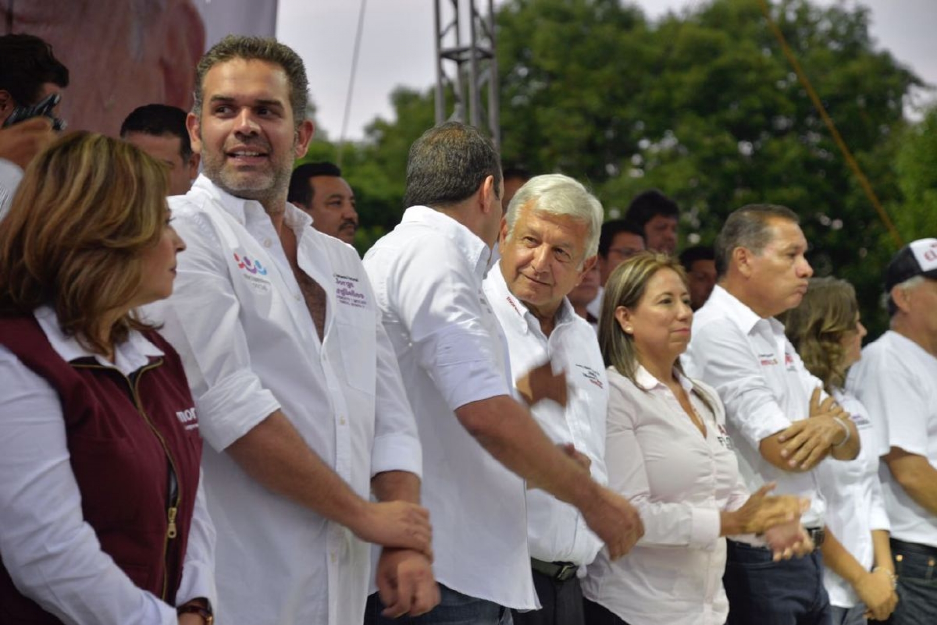 Que no haya voto dividido, pide AMLO