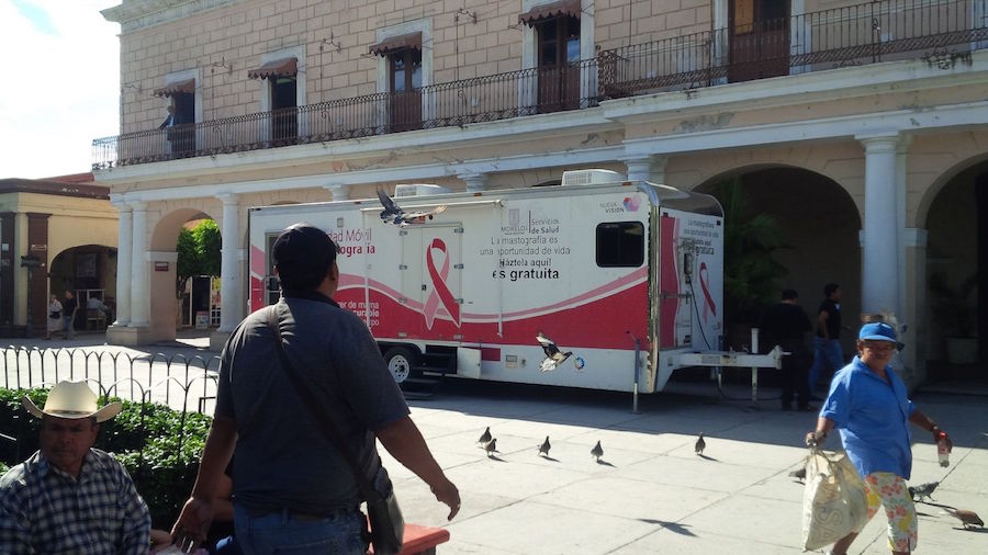 Instalan mastógrafo en el zócalo de la ciudad de Cuautla