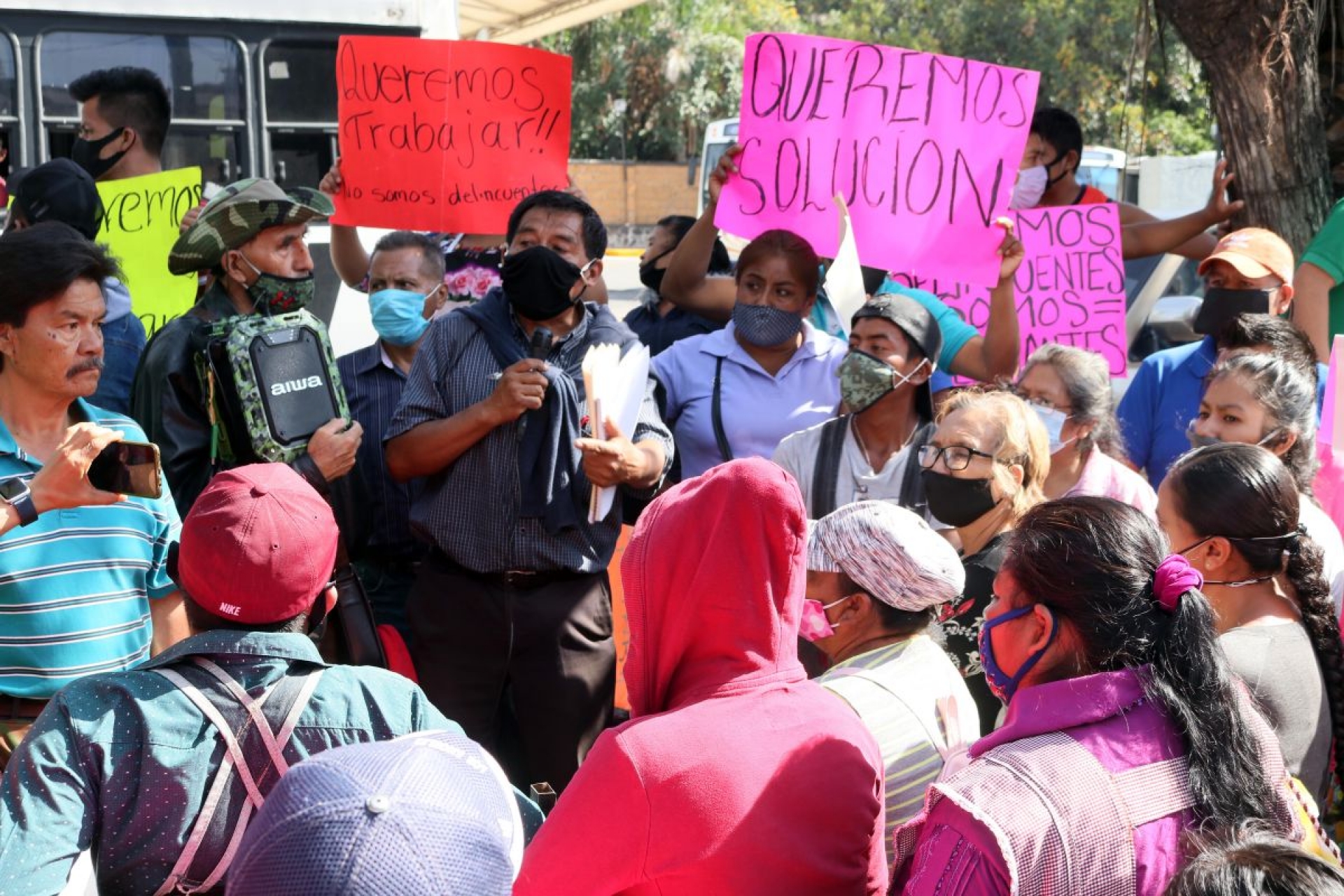 Realizan vendedores ambulantes nuevo bloqueo en El Vergel
