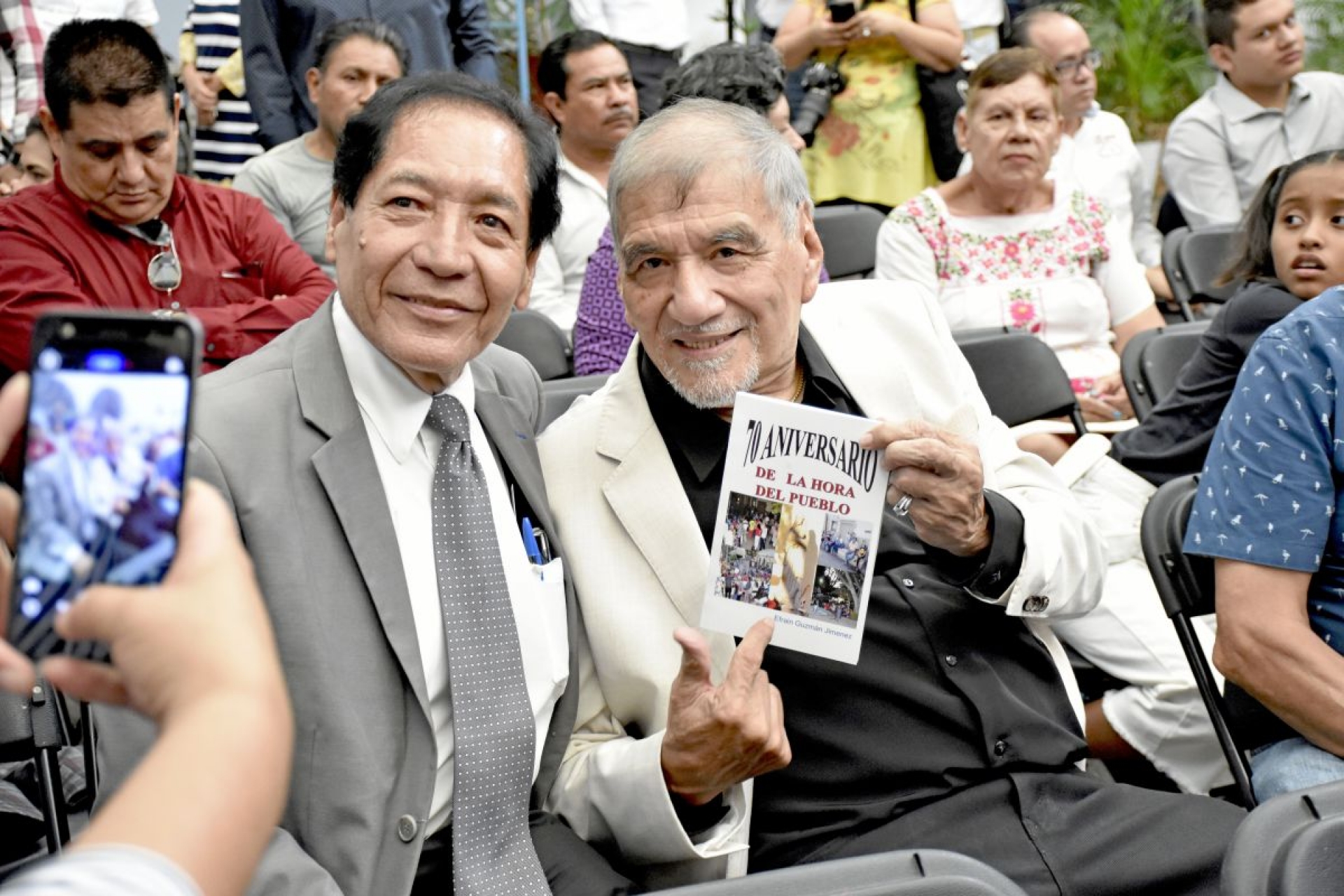 Prepara Martín Urieta canciones inéditas