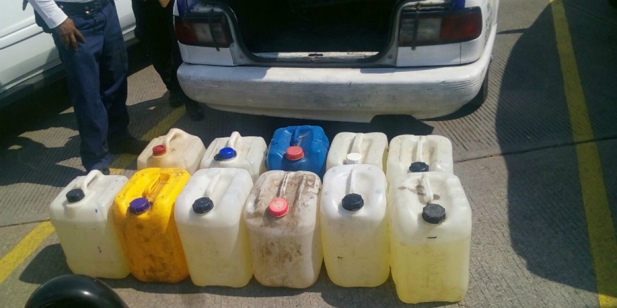 Detecta Protección Civil a personas transportando gasolina en taxis de forma irregular