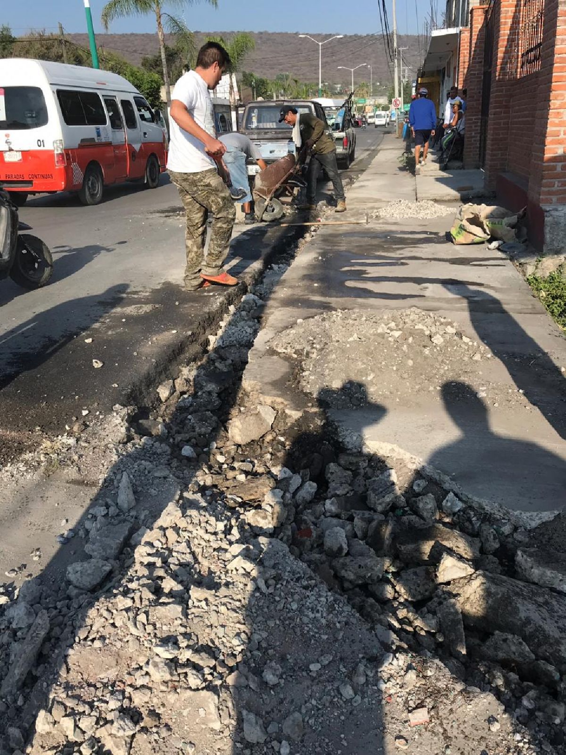 Vecinos de colonia de Zacatepec se oponen a ampliación de red de agua