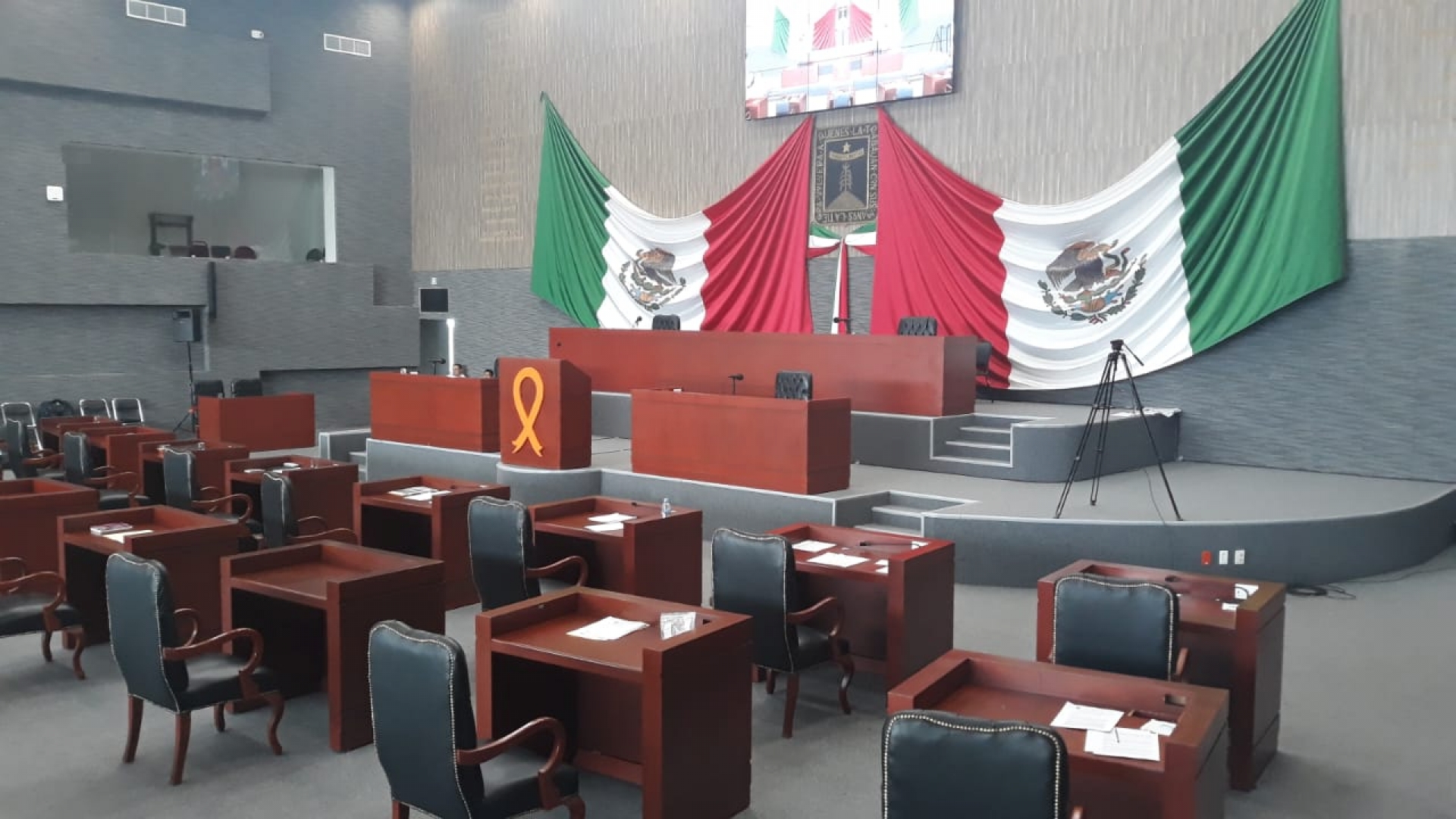 En suspenso, tema de prórroga para entrega de paquete económico