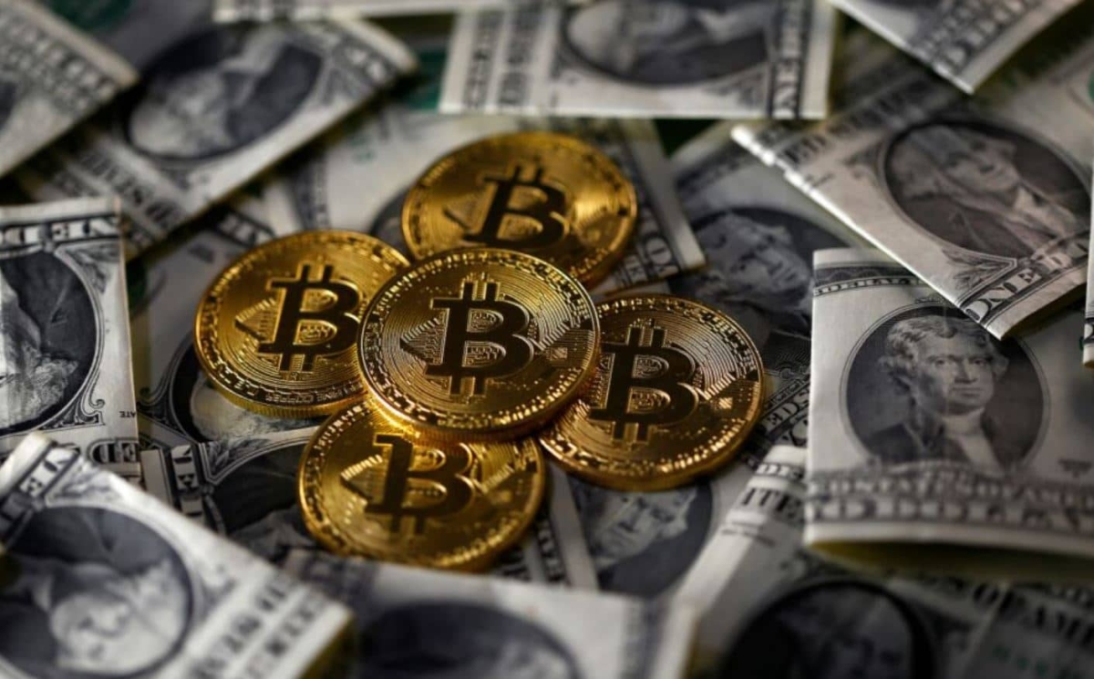 Bitcoin se desploma; nueva variante Ómicron impacta mercados