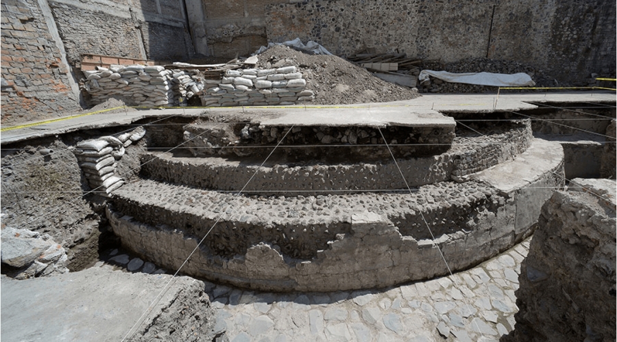 Encuentran templo a Ehécatl y una plataforma de juego de pelota en el centro de la CDMX