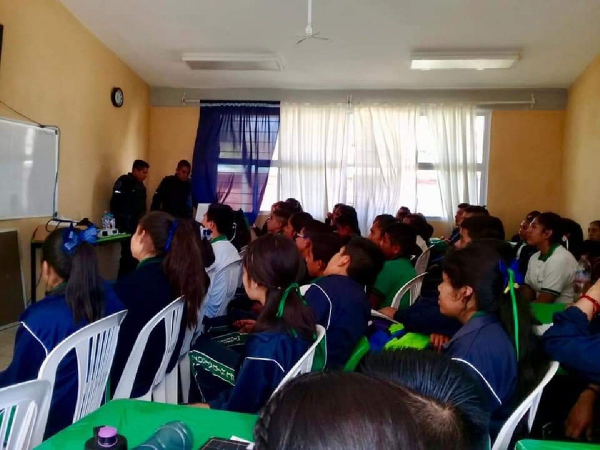Imparten pláticas en Atlatlahucan acerca de riesgos que hay en el ciberespacio