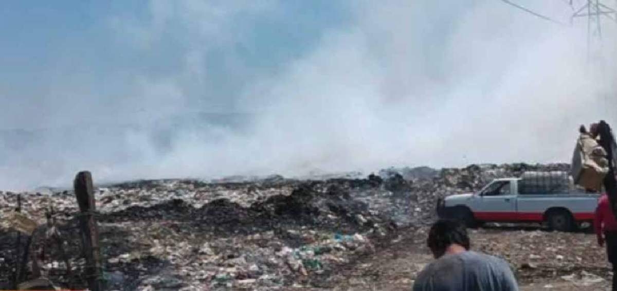 Basura acumulada complica control de incendio en tiradero de Amacuzac