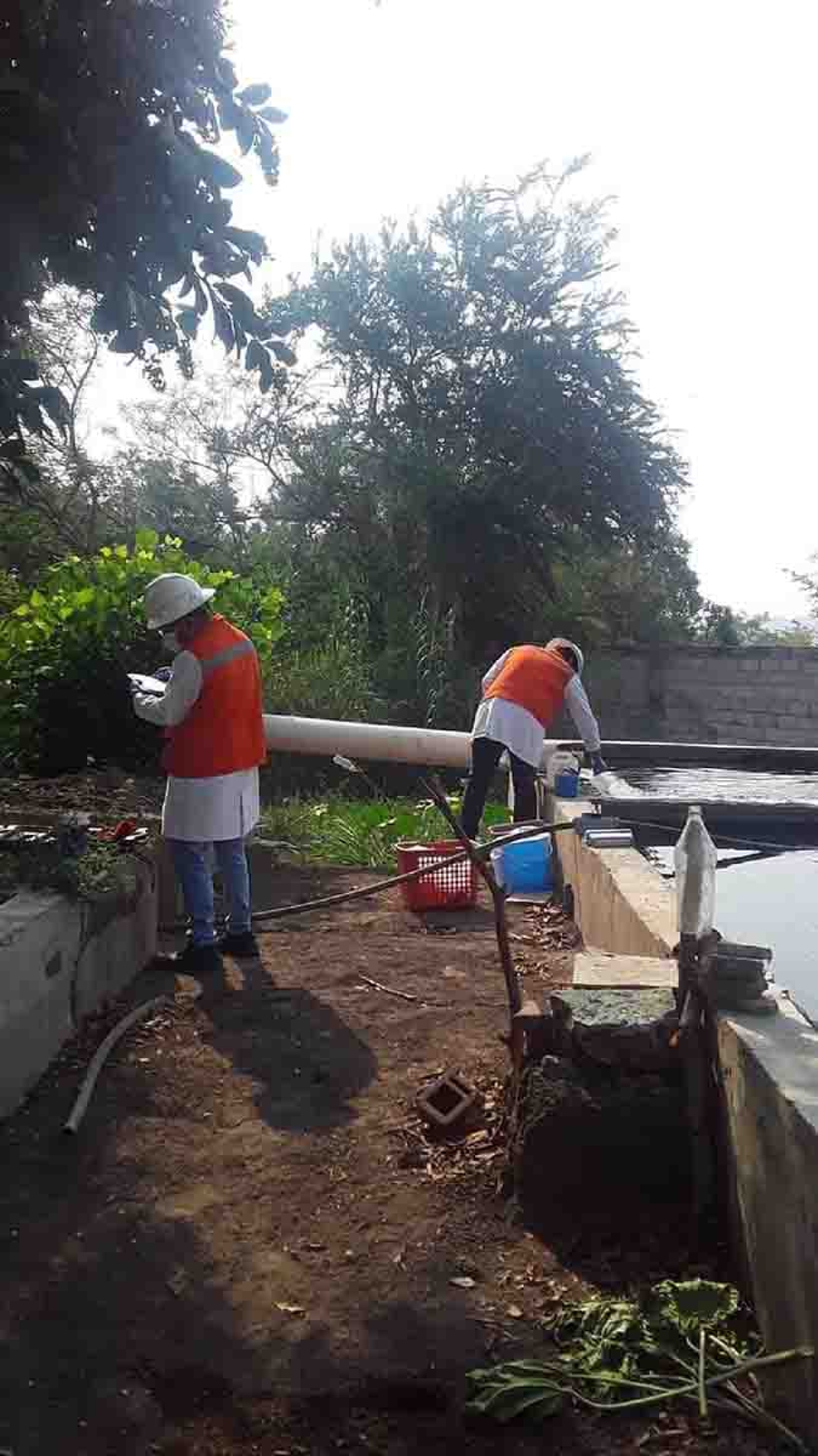 Familias de Miacatlán buscan abastecerse de agua limpia