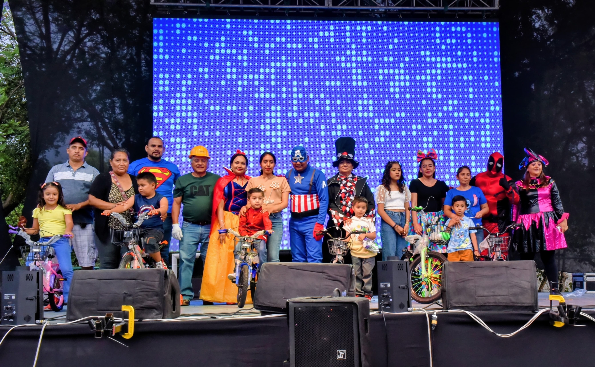 Con gran fiesta en el estadio 'Emiliano Zapata Salazar' cierran festejos del Día del Niño