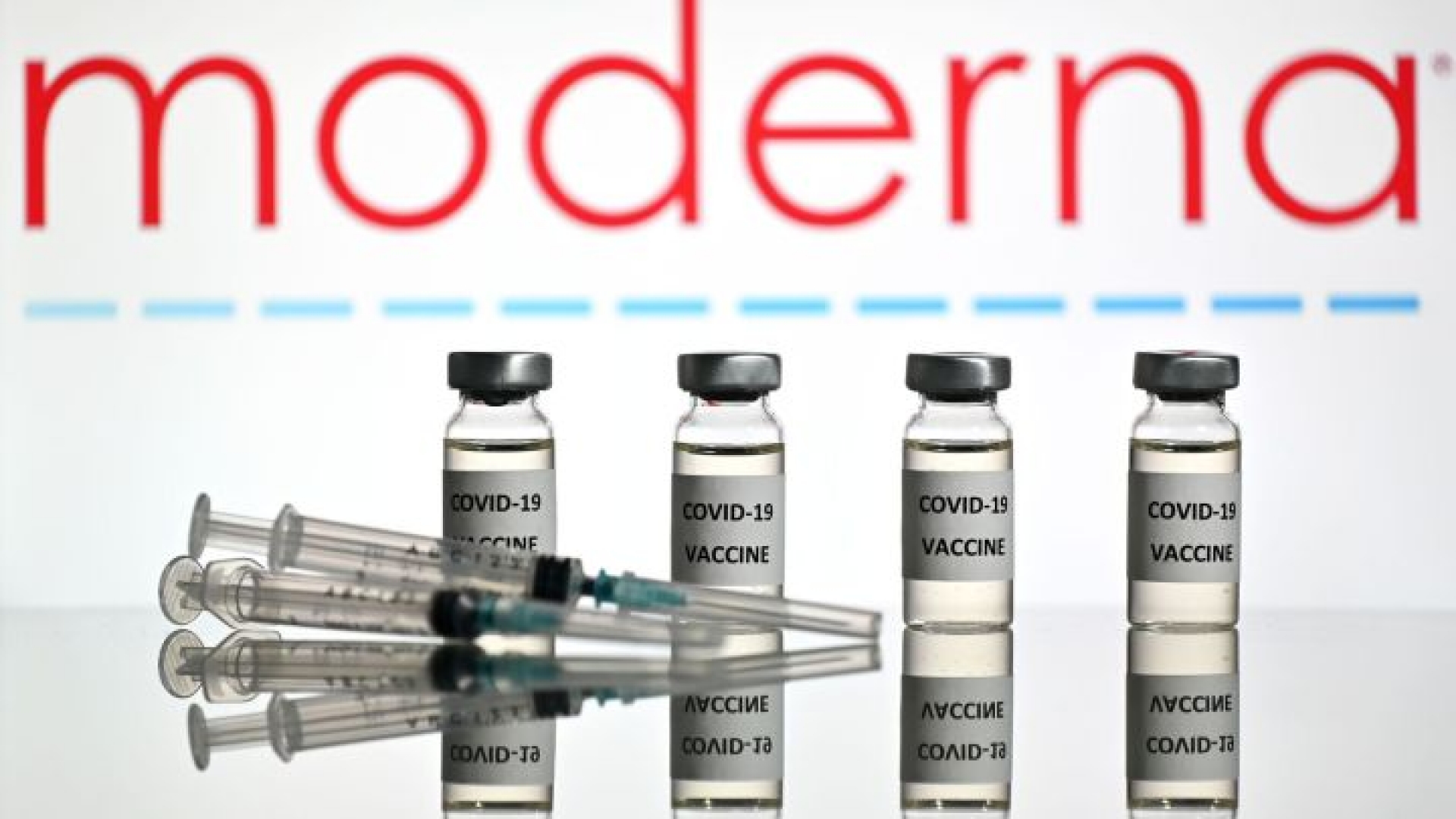 Moderna va por autorización de vacuna contra COVID