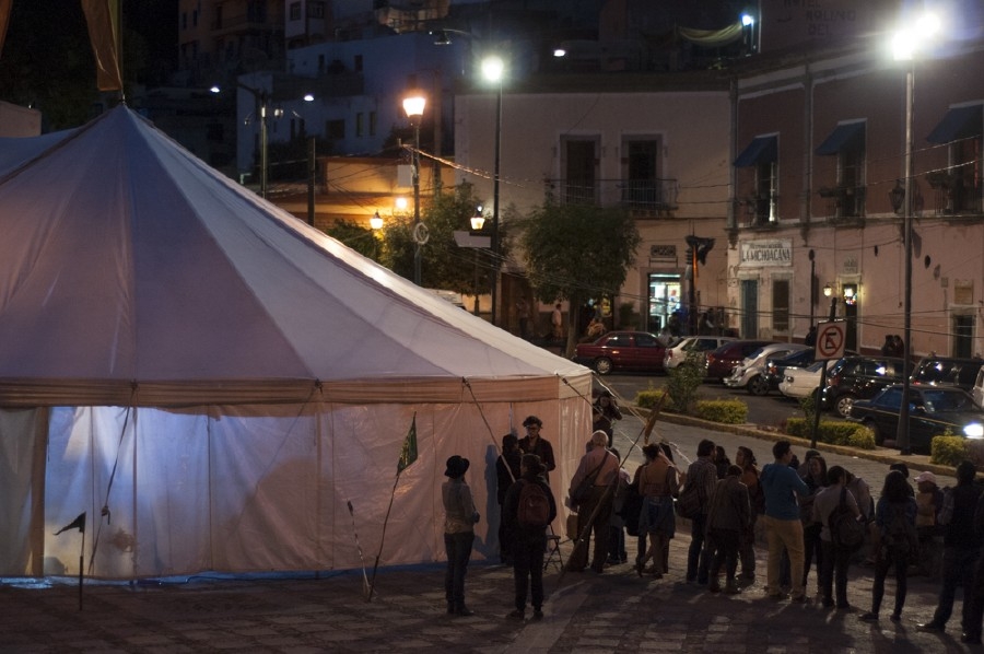 Teatro Artimañas presenta Ron de Arena, con Sergio Guevara, en la Carpa Escénica del Cervantino