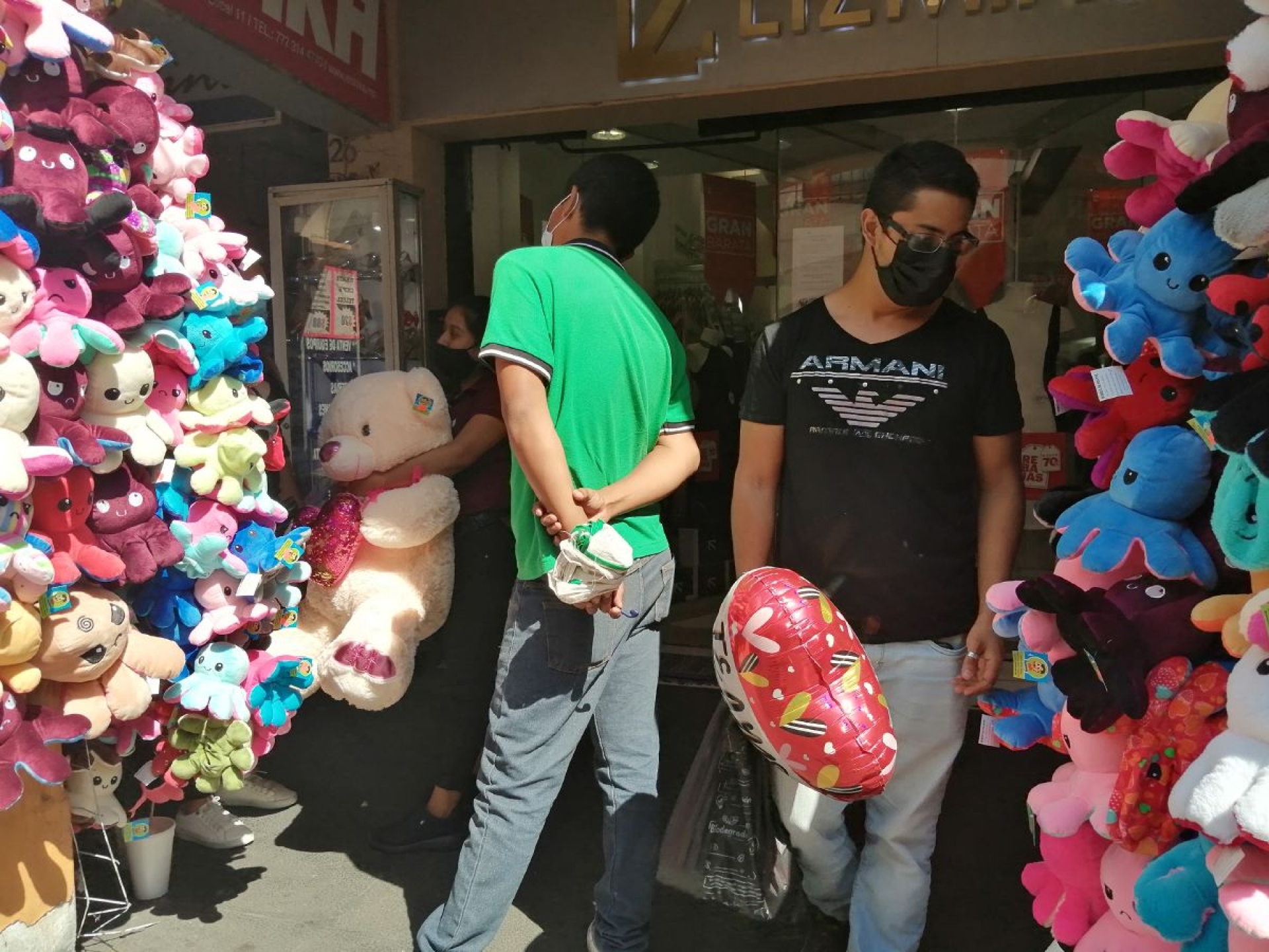 Denuncian proliferación de ambulantes en dos calles del primer cuadro