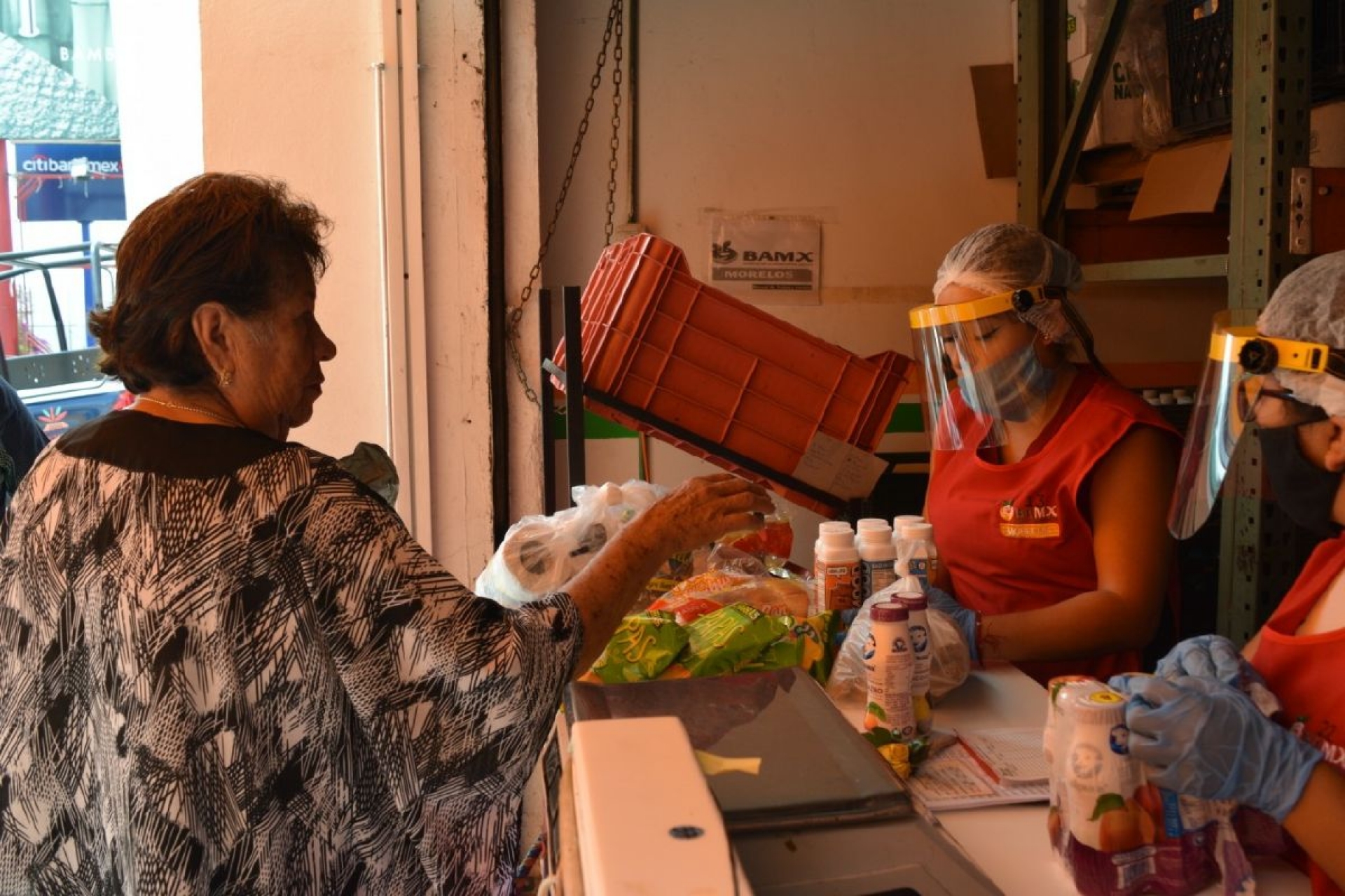 Crecen peticiones de ayuda en banco de alimentos