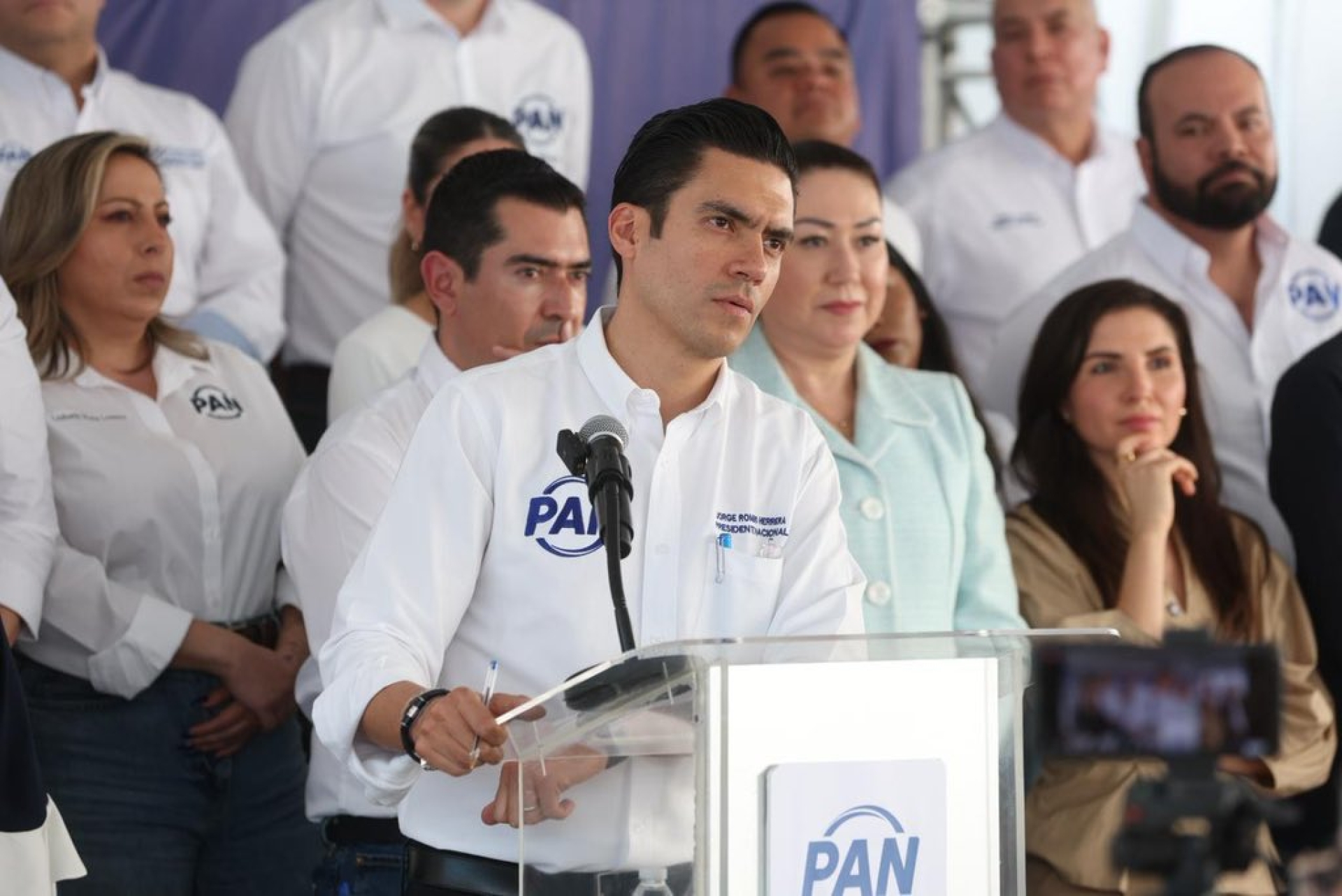 Jorge Romero señala que Morena desprecia la Constitución cuando le estorba