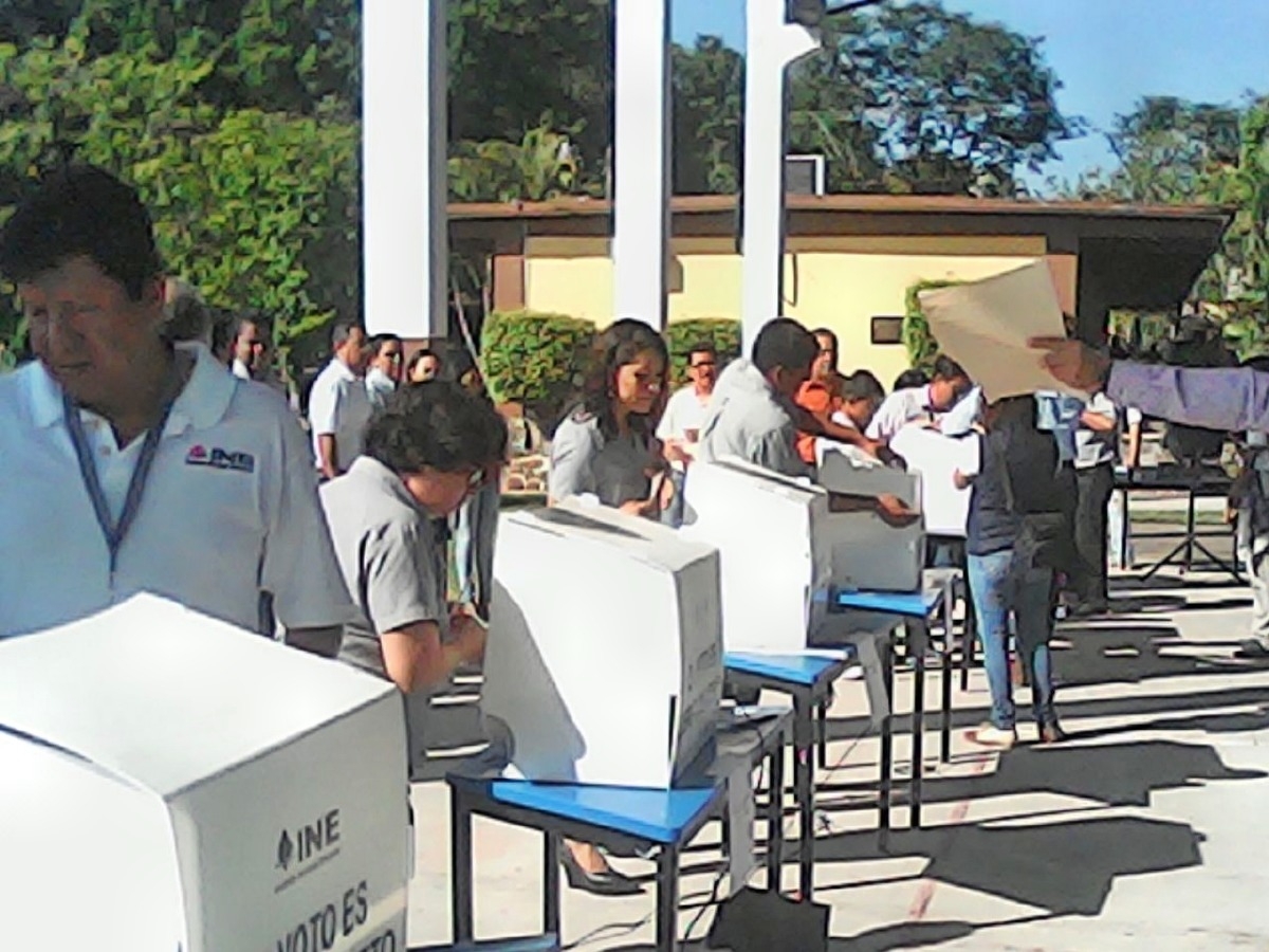 Aplican encuesta situacional a alumnos de la secundaria número 8 de Tetecala