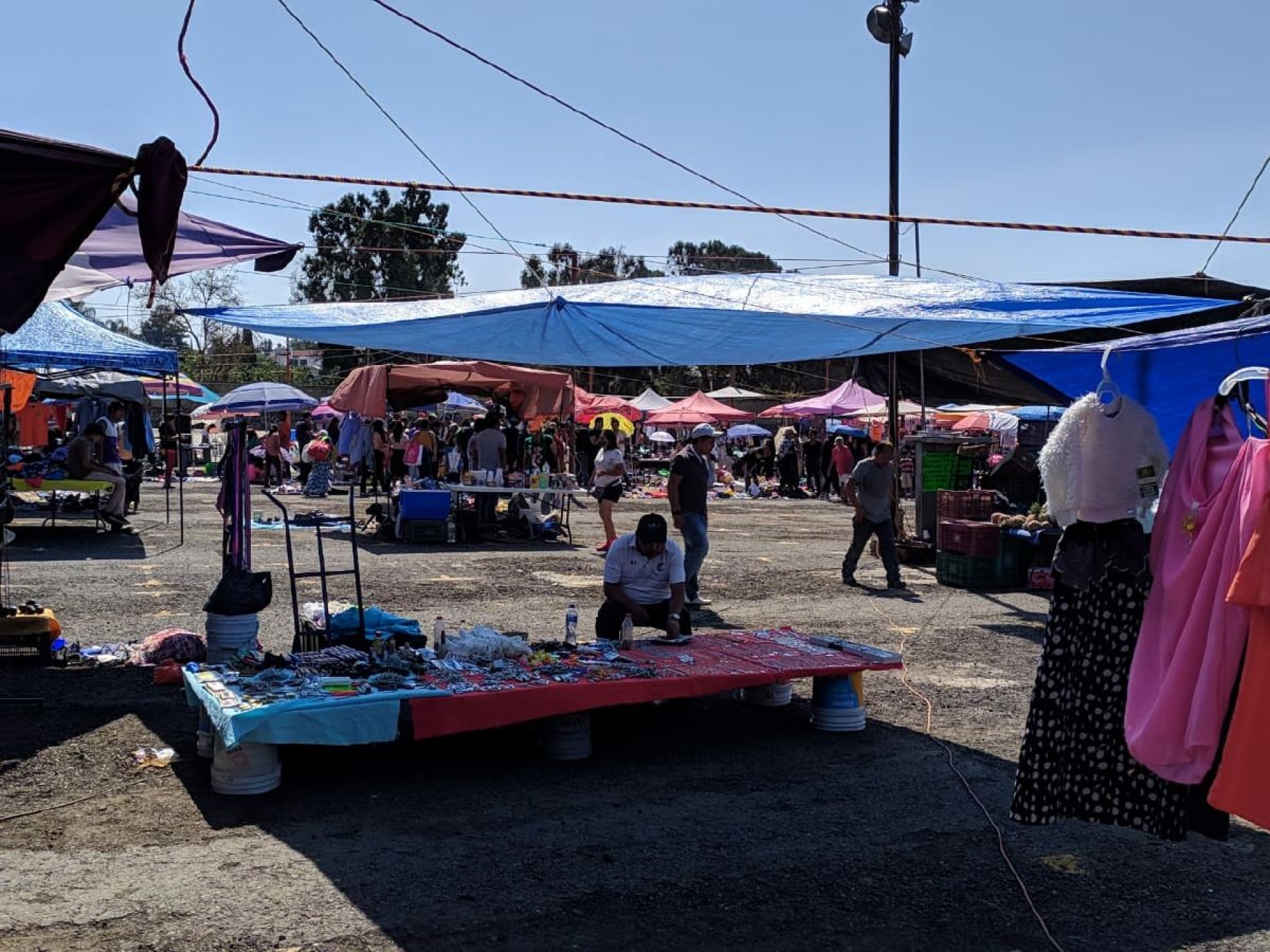 Comerciantes piden reabrir el tianguis de Chamilpa