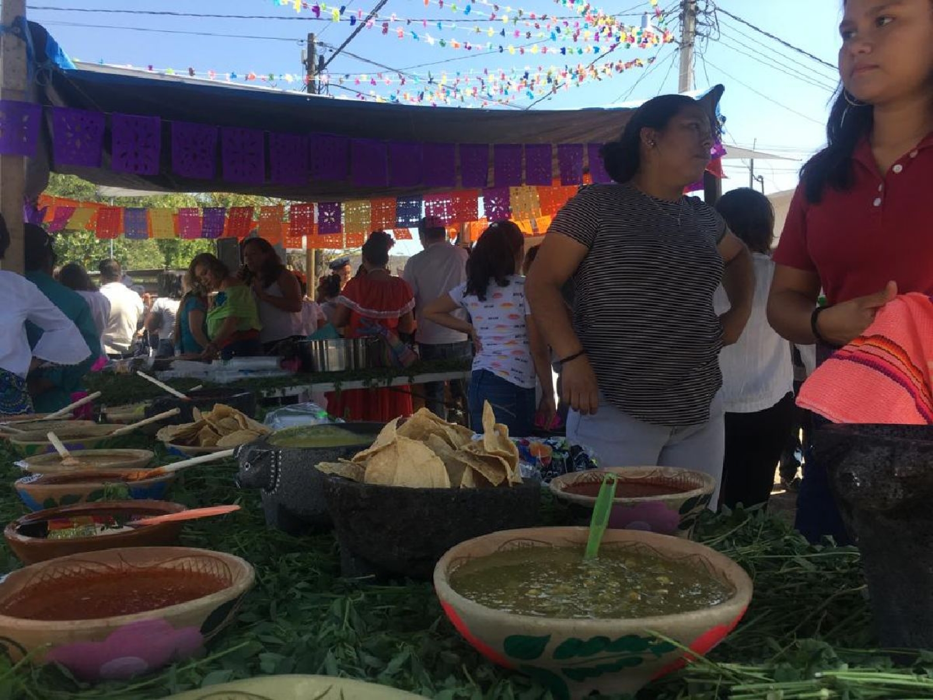 Con sólo dos puestos, realizan Feria de la Salsa