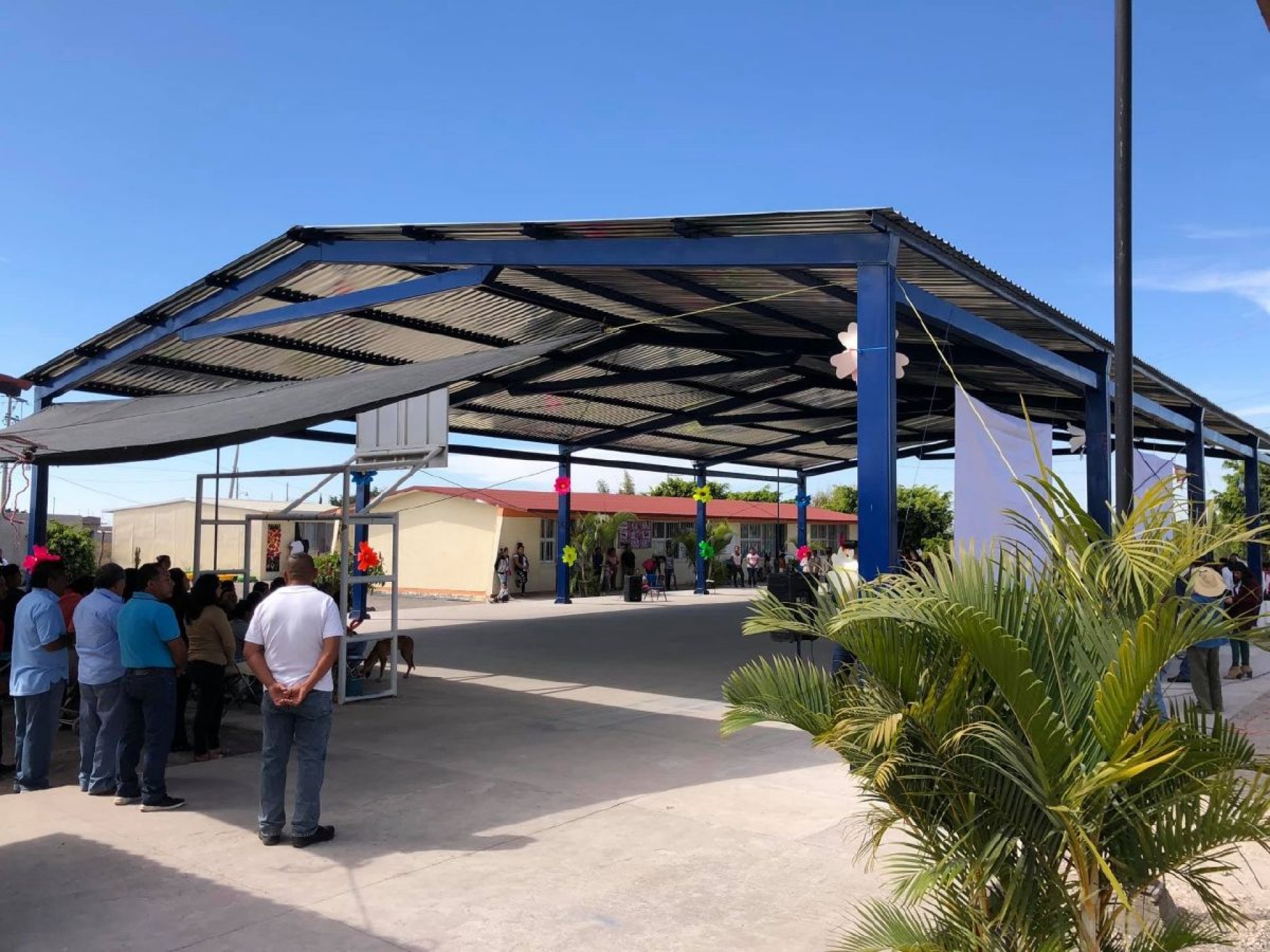 Inaugura el alcalde de Yecapixtla techumbre en primaria de Mixtlalcingo