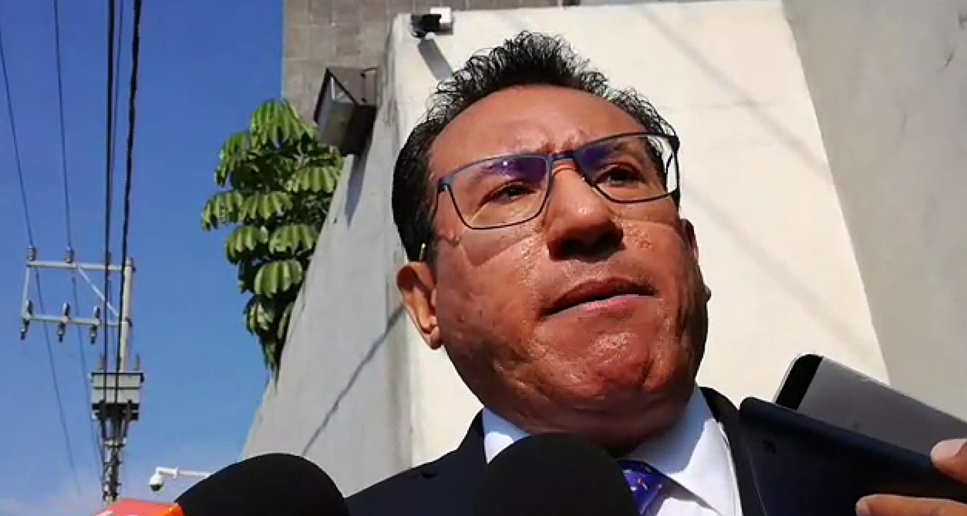 Presenta fiscal anticorrupción denuncia ante PGR contra diputado