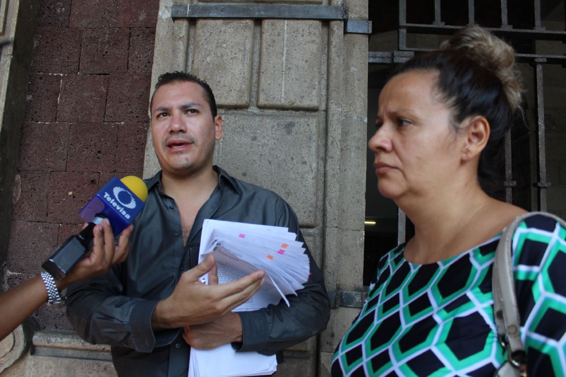 Acusan de violencia familiar a policía de la FGE