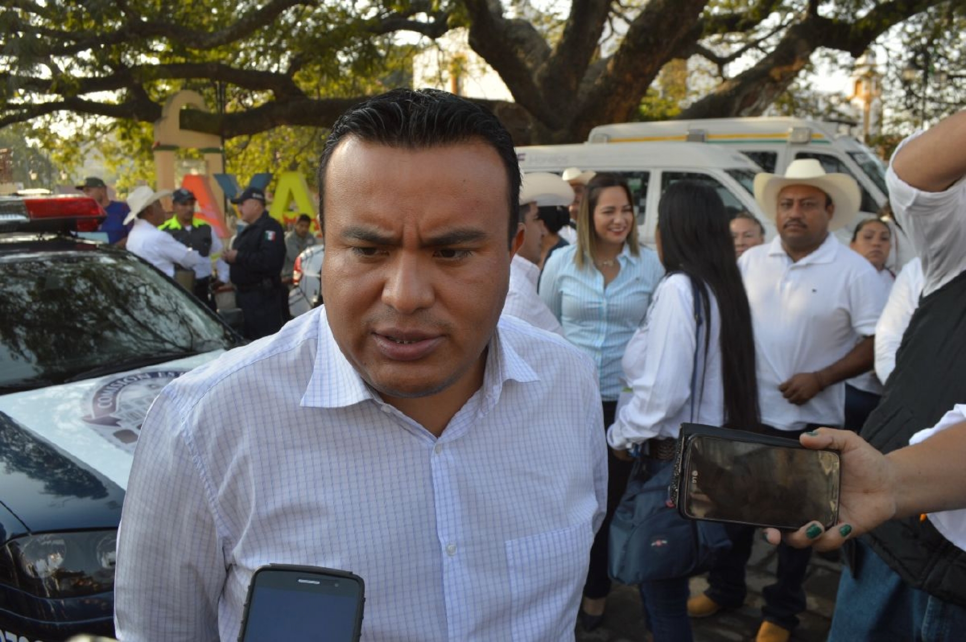 Entrega Isaac Pimentel Mejía dos patrullas para seguridad pública de Ayala