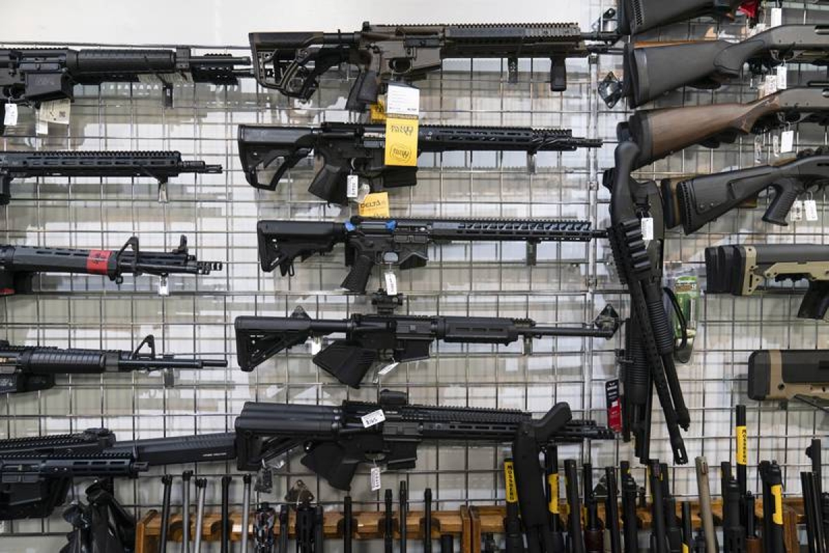 Esta es la razón por la que los fabricantes de armas de EU ganan millones de dólares