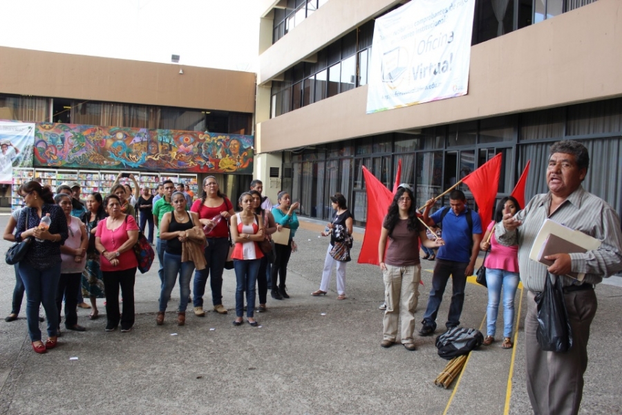 Pagarán sueldo a maestros mientras justifican su inasistencia a la evaluación