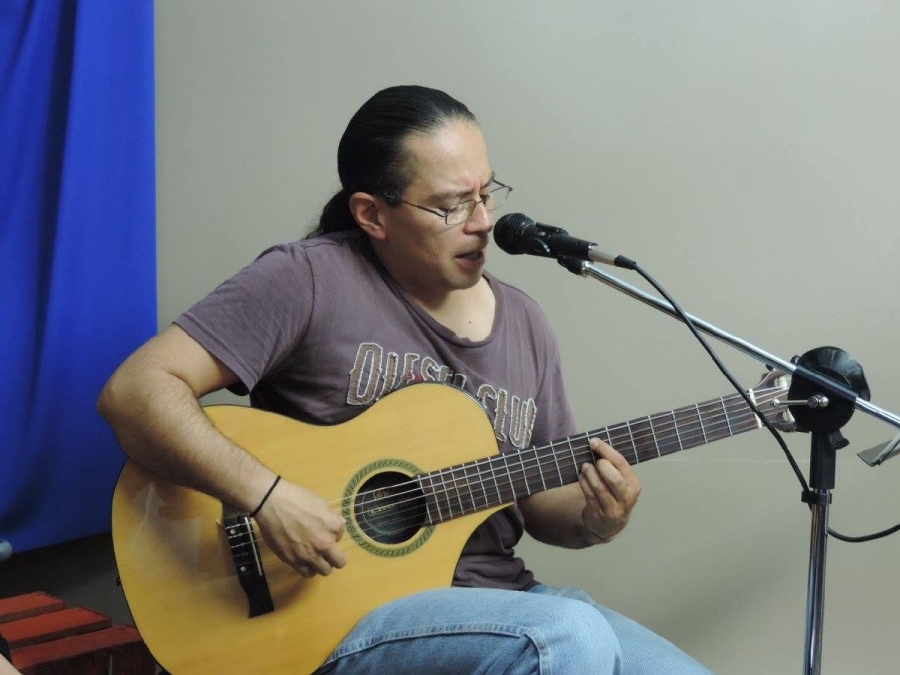 Chema Rodríguez, un trovador que busca transmitir la necesidad del amor