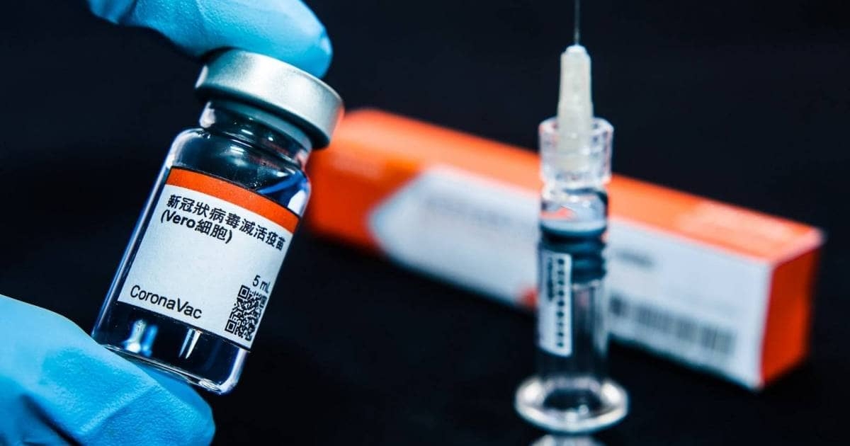 Sinovac prevé tener nueva versión de Coronavac contra "Ómicron" en tres meses