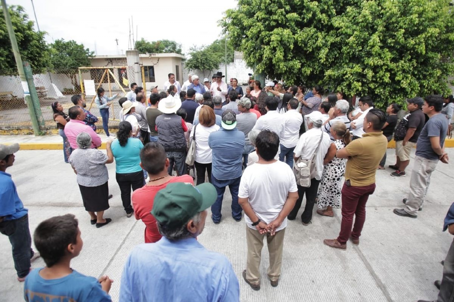 Visita el alcalde Antonio Villalobos las colonias Ampliación Lázaro Cárdenas y Primero de Mayo