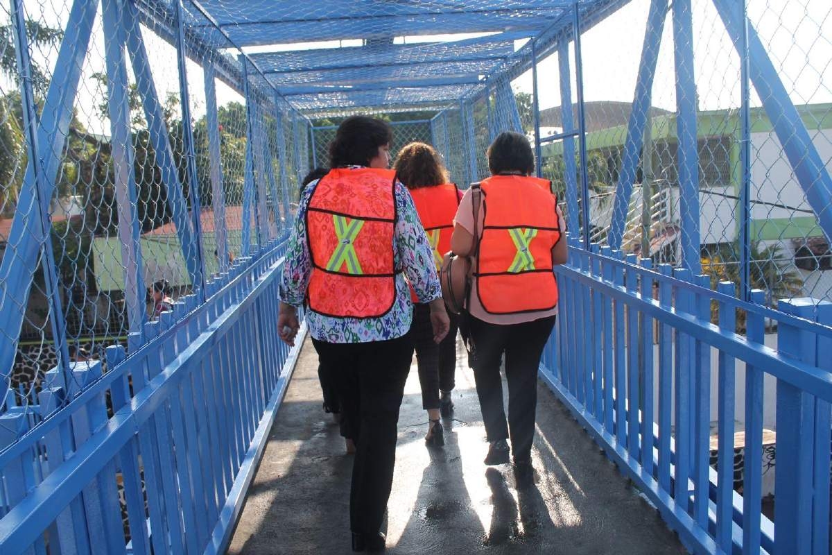Evitarán propaganda política en puentes peatonales