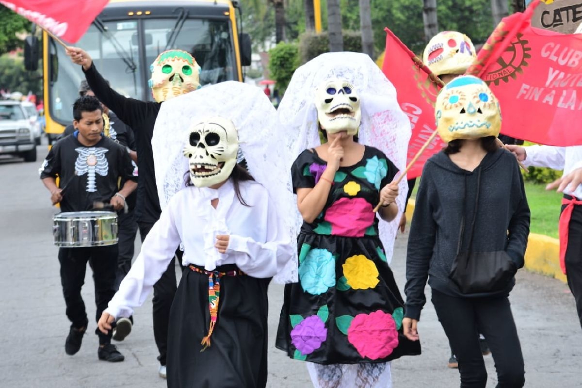 Con desfile de catrinas, inicia Feria de la Salud en Yautepec