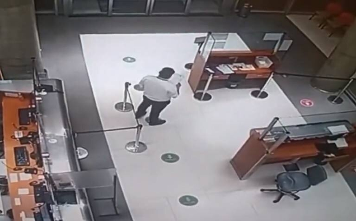 Video capta el supuesto encuentro entre un agente de seguridad y un 'fantasma'