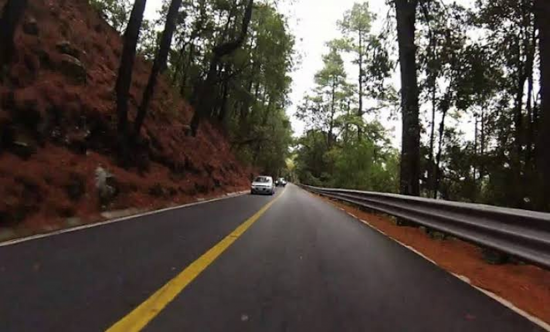 Le robaron su auto cerca de las lagunas de Zempoala