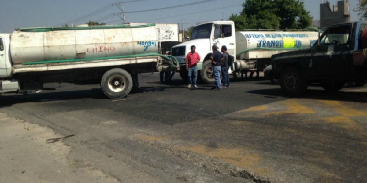 Vecinos de Xoxocotla cierran circulación en la carretera Alpuyeca-Jojutla