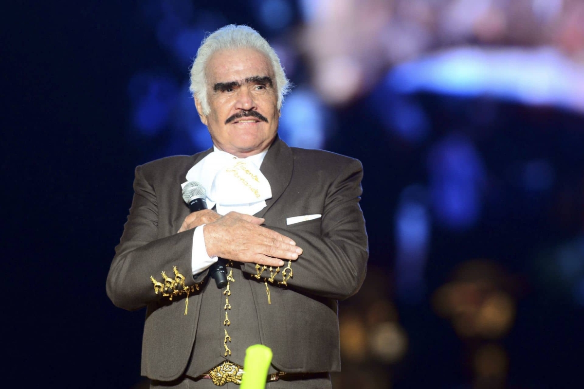 Vicente Fernández regresa a terapia intensiva
