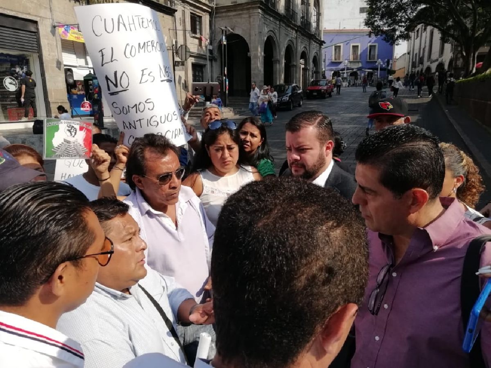 Comerciantes cerraban la calle Galeana