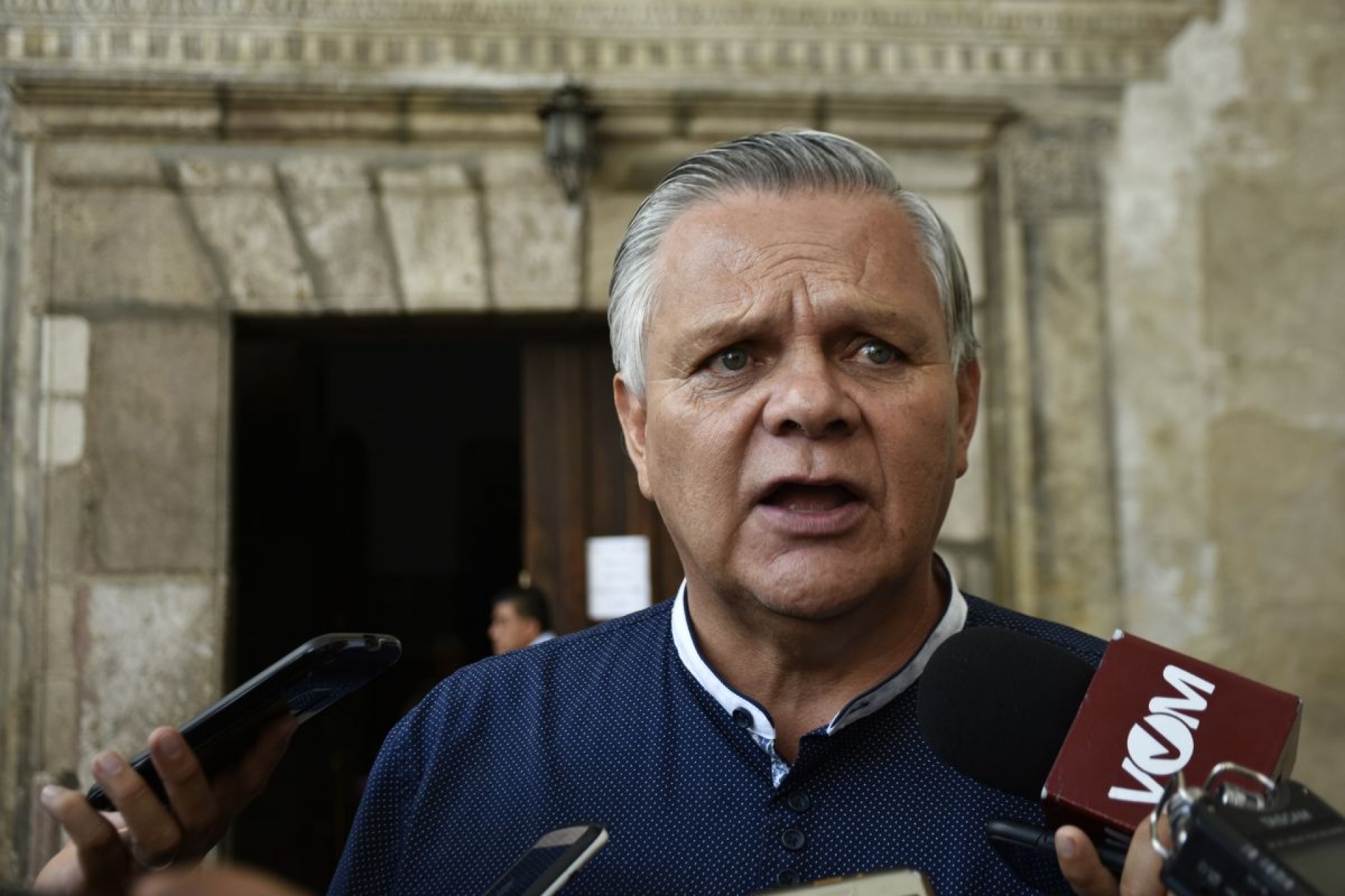 Un mensaje de texto, único contacto para entrega recepción en el Congreso