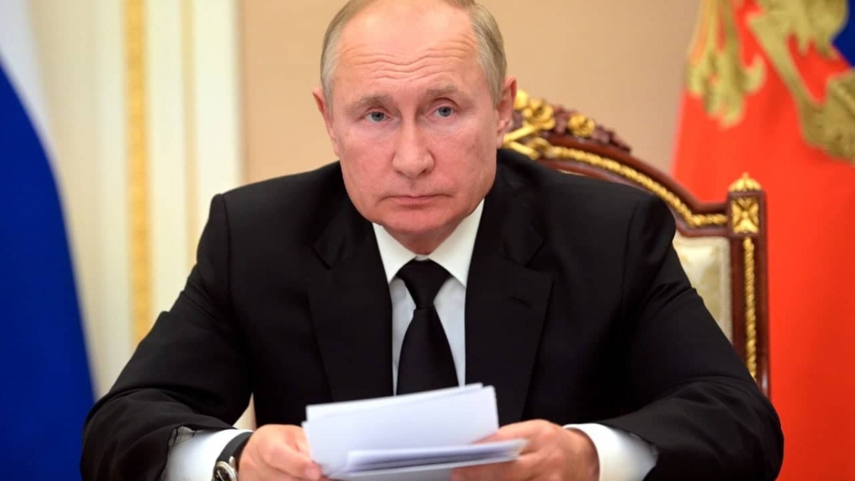 Vladimir Putin hará cuarentena tras detectar contagios COVID en su entorno