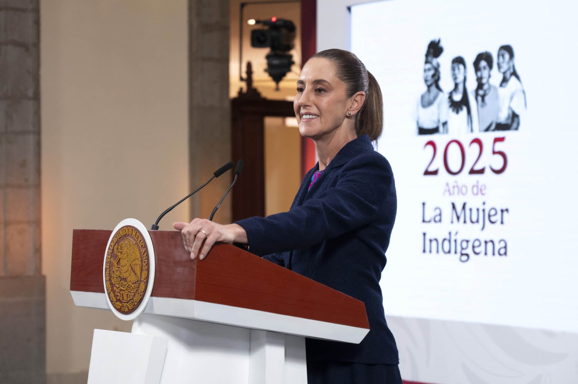 ‘Cada quien que responda’, dice Sheinbaum sobre vuelo privado de Noroña