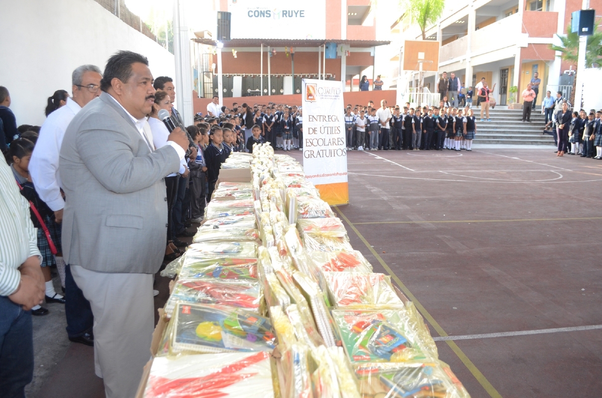 Continúa la entrega de útiles escolares a estudiantes de primaria en Cuautla