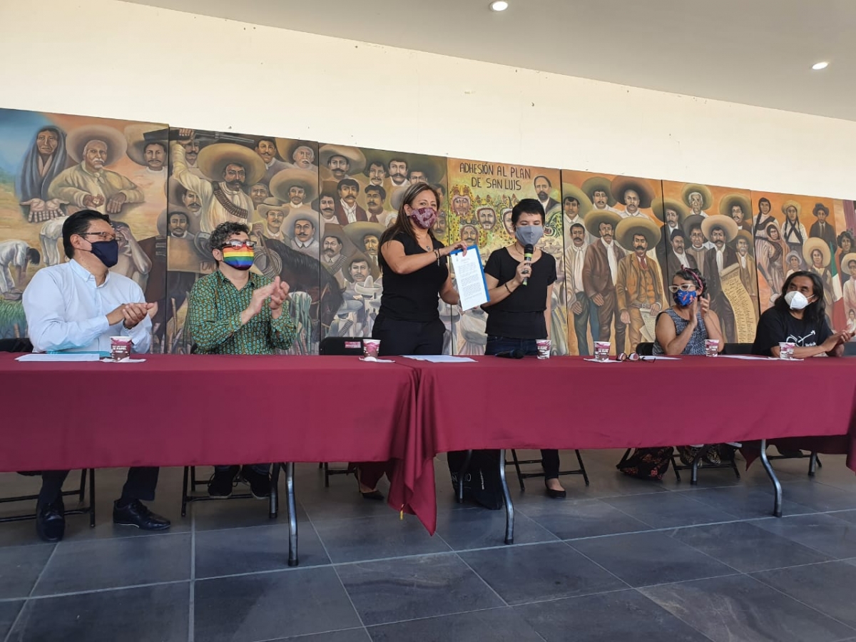 Entregan iniciativa de 'Ley de Cultura' en el Congreso local