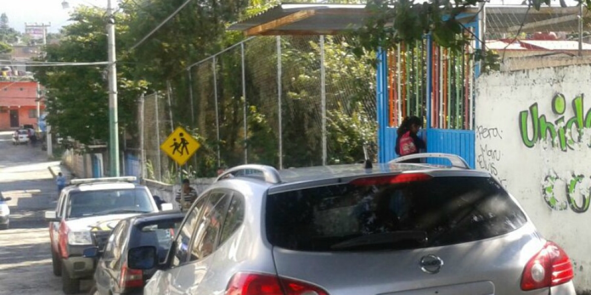 Desalojan un kinder en la colonia Antonio Barona; vecinos reportaron disparos en la zona