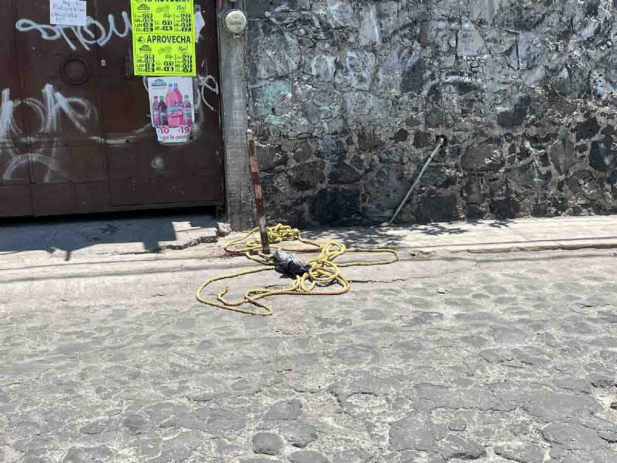 Golpean a presunto extorsionador en Santa María Ahuacatitlán