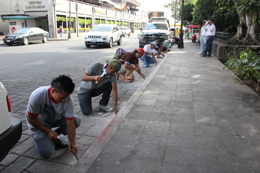Inició el cambio de piso de la Plaza de Armas